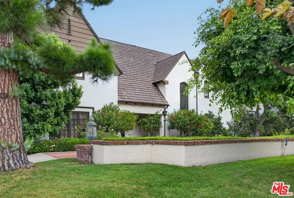 6 Bed 4 Bath Classic Historic Era Home in Los Angeles, CA - 1