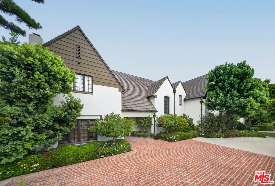 6 Bed 4 Bath Classic Historic Era Home in Los Angeles, CA - 2