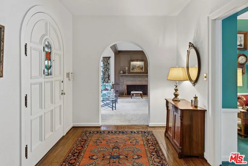 6 Bed 4 Bath Classic Historic Era Home in Los Angeles, CA - 4