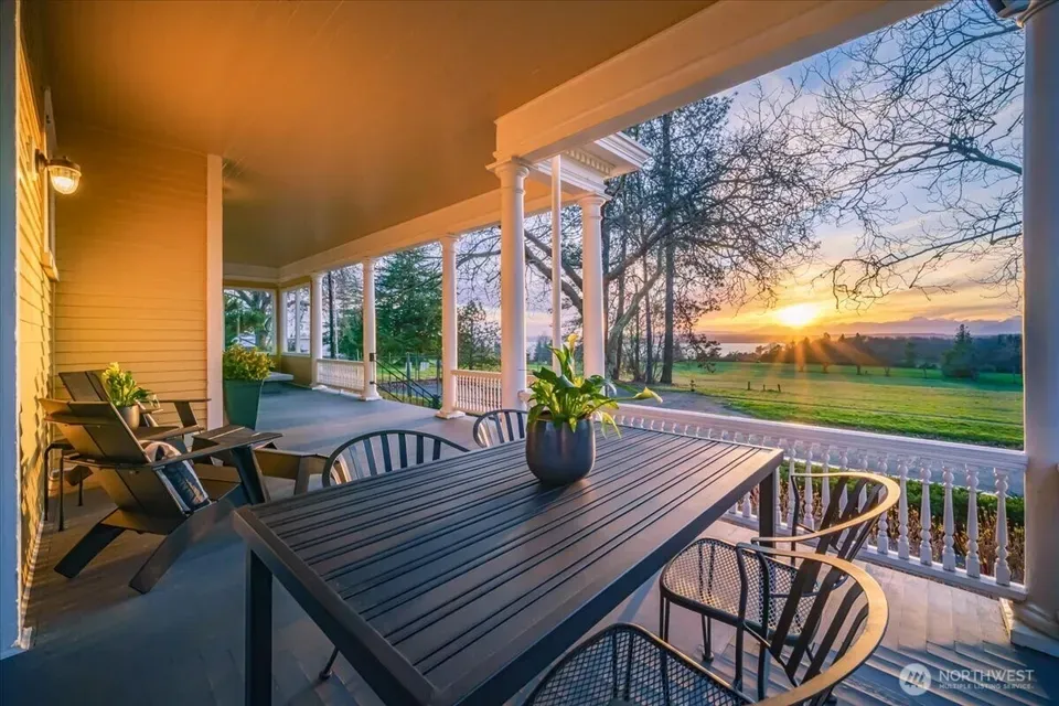 6 Bed 4 Bath Classic Historic Era Home in Seattle, WA - 3