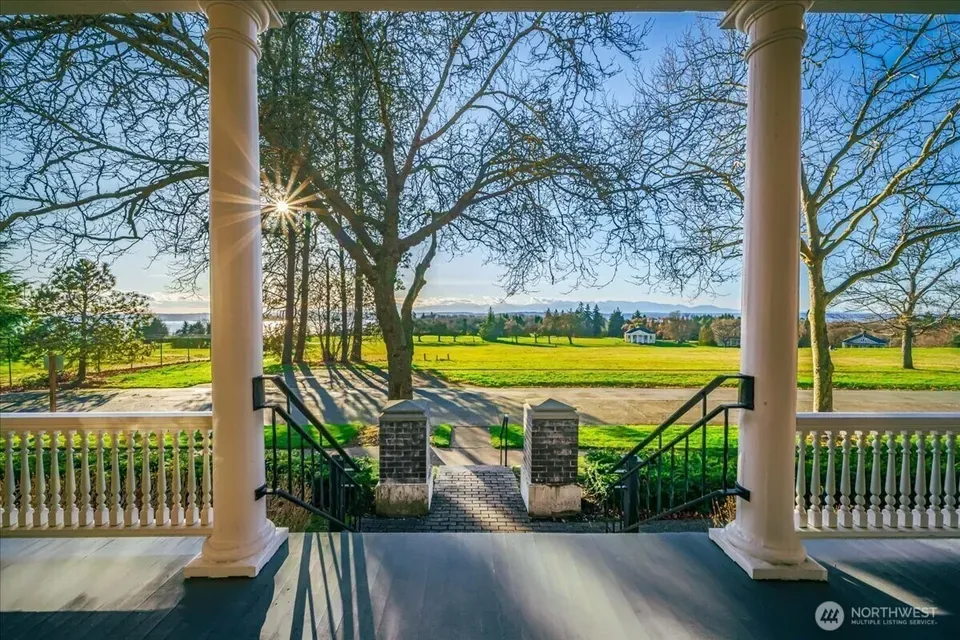 6 Bed 4 Bath Classic Historic Era Home in Seattle, WA - 4
