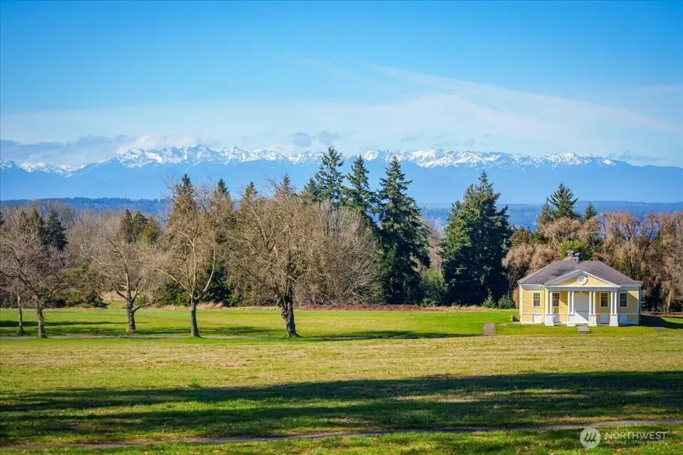 6 Bed 4 Bath Classic Historic Era Home in Seattle, WA - 5