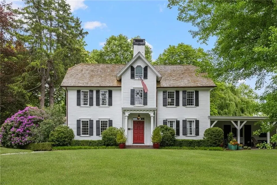 6 Bed 4 Bath Classic Historic Era Home in Warwick, RI - 1