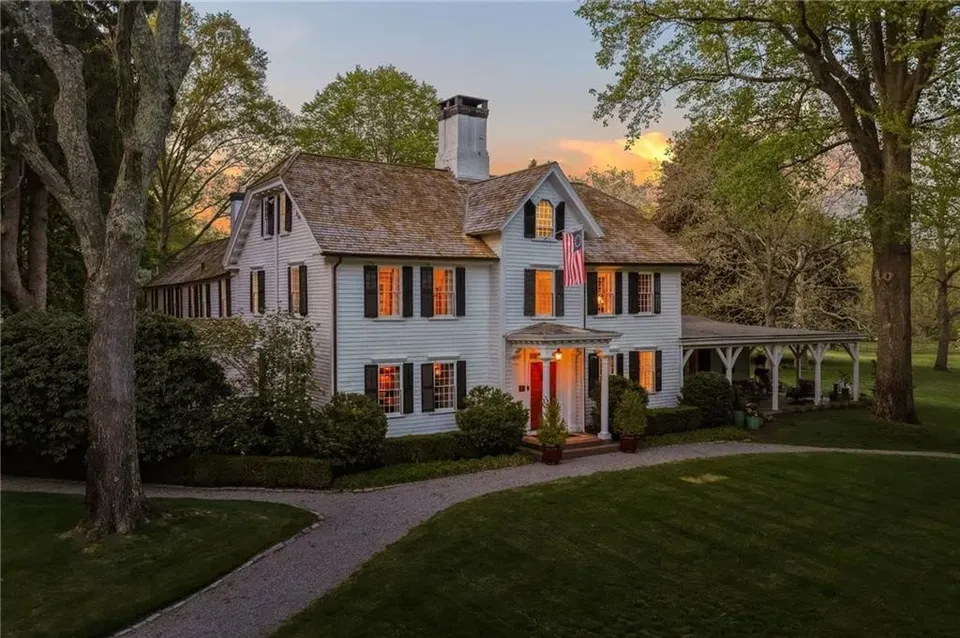 6 Bed 4 Bath Classic Historic Era Home in Warwick, RI - 2