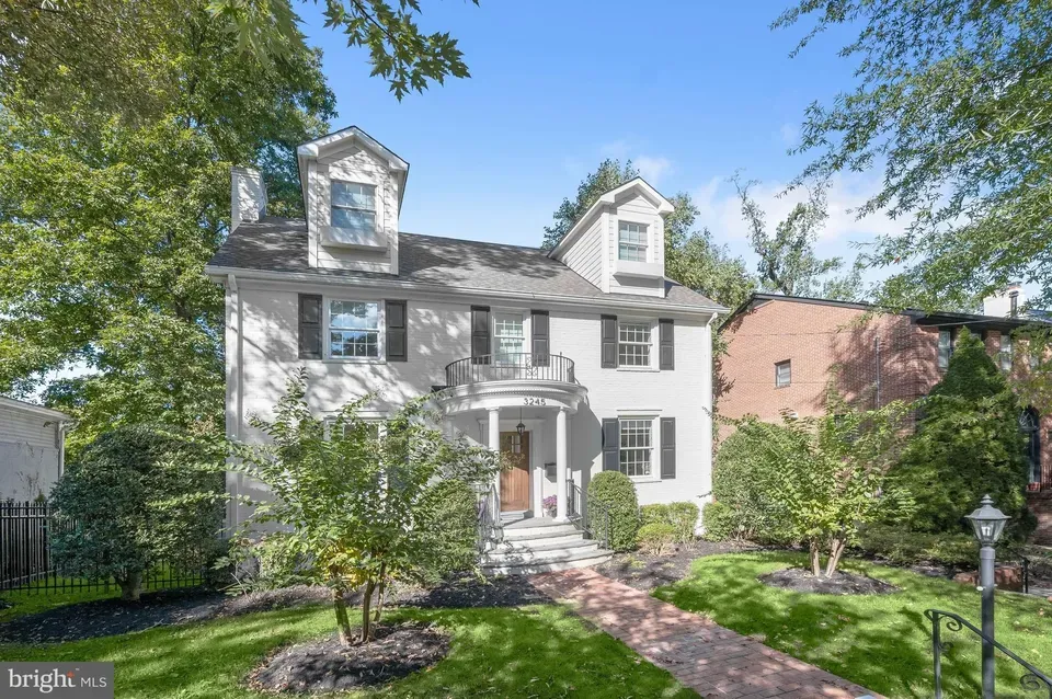 6 Bed 4 Bath Classic Historic Era Home in Washington, DC - 2