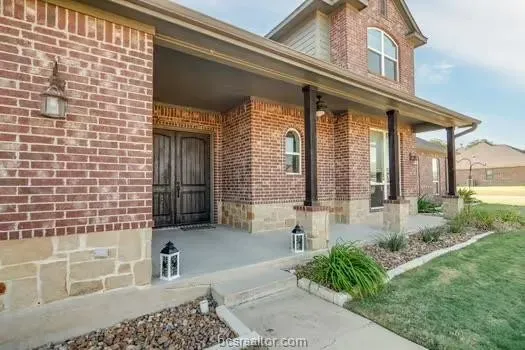 6 Bed 4 Bath Established Contemporary Home in College Station, TX - 2
