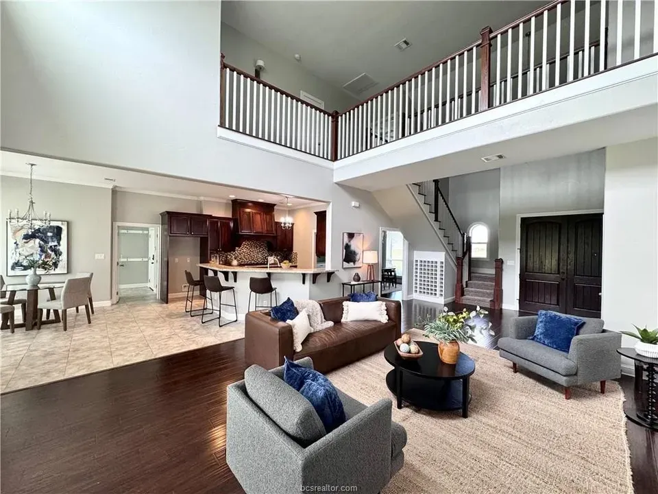 6 Bed 4 Bath Established Contemporary Home in College Station, TX - 5