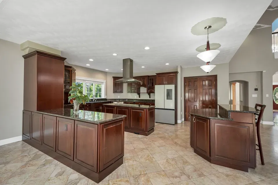6 Bed 4 Bath Established Contemporary Home in Nashua, NH - 4