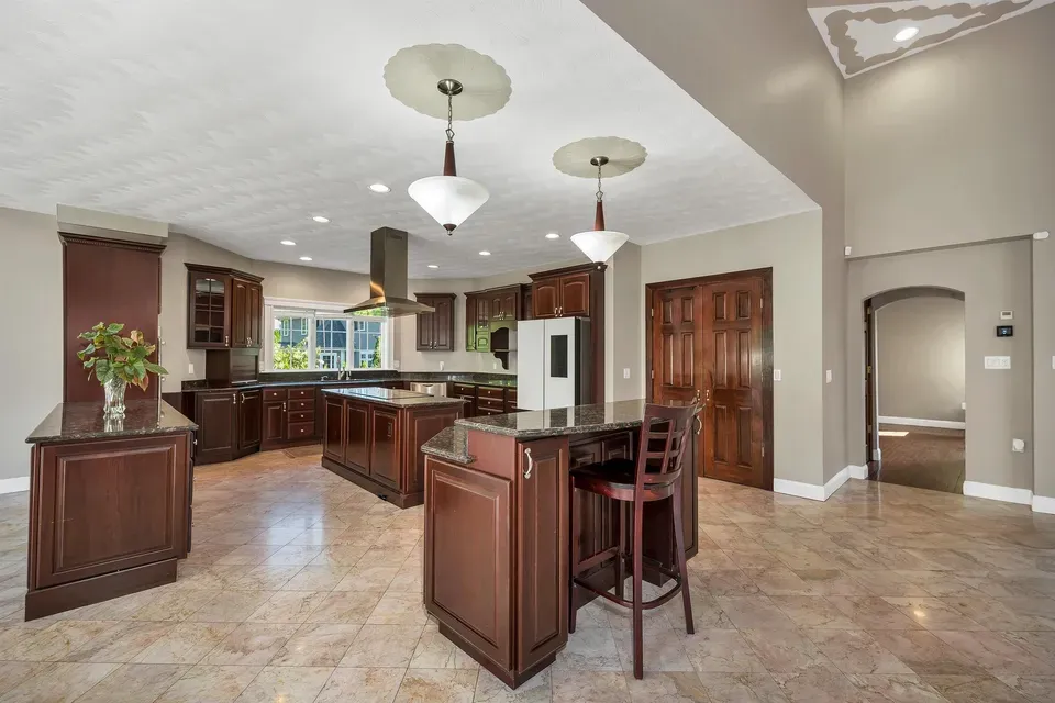6 Bed 4 Bath Established Contemporary Home in Nashua, NH - 5