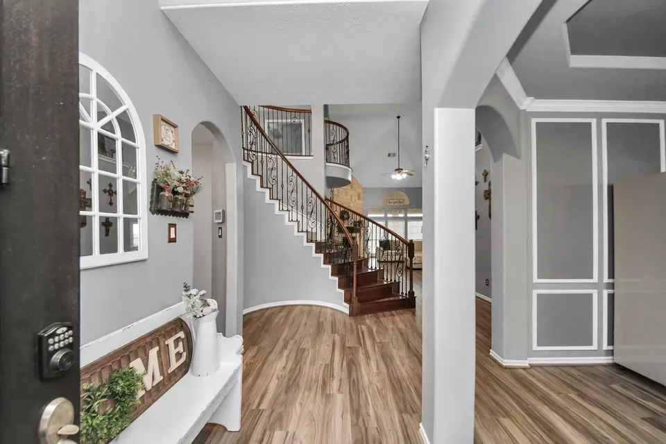 6 Bed 4 Bath Established Contemporary Home in Pearland, TX - 5