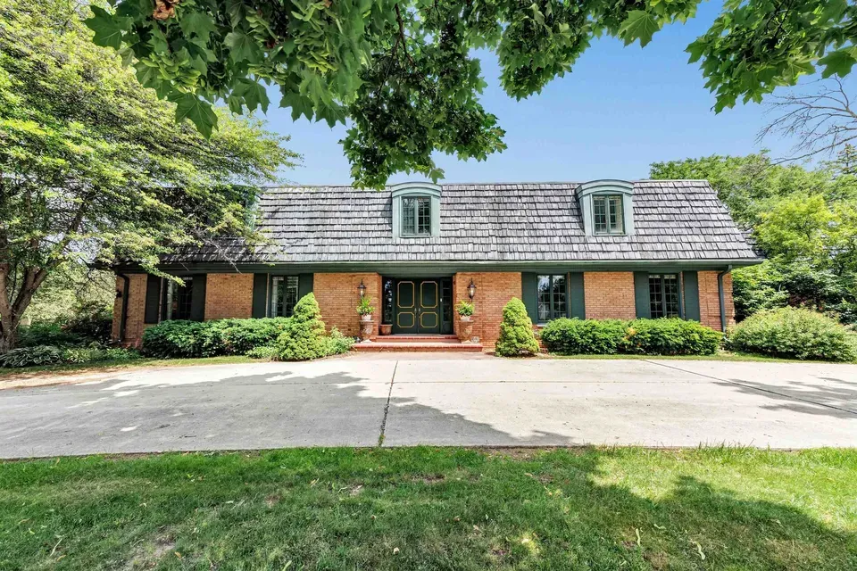 6 Bed 4 Bath Established Mid-Century Residence in Green Bay, WI - 2