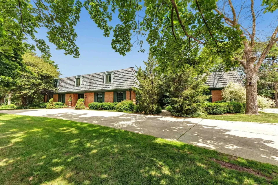 6 Bed 4 Bath Established Mid-Century Residence in Green Bay, WI - 3