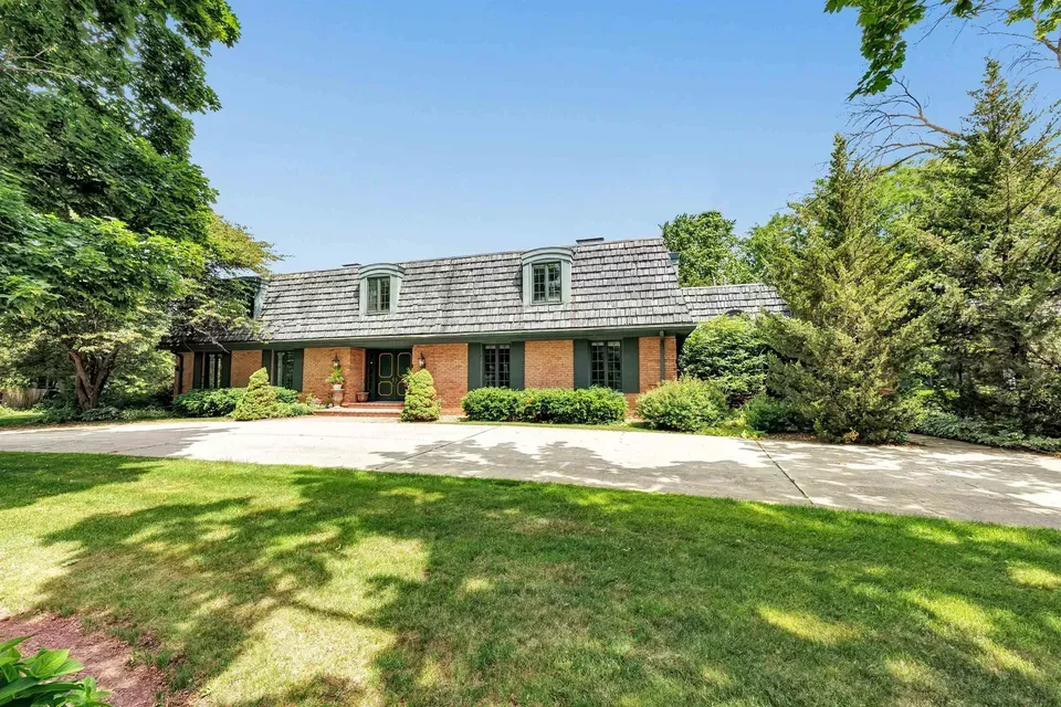 6 Bed 4 Bath Established Mid-Century Residence in Green Bay, WI - 4