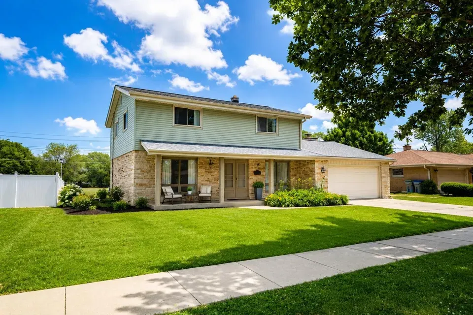 6 Bed 4 Bath Established Mid-Century Residence in Milwaukee, WI