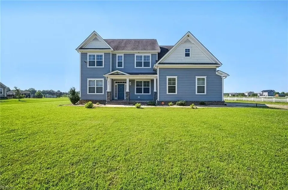 6 Bed 4 Bath Modern Contemporary Residence in Chesapeake, VA