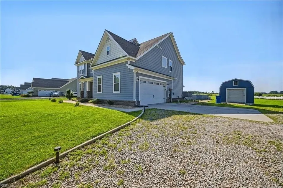 6 Bed 4 Bath Modern Contemporary Residence in Chesapeake, VA - 2