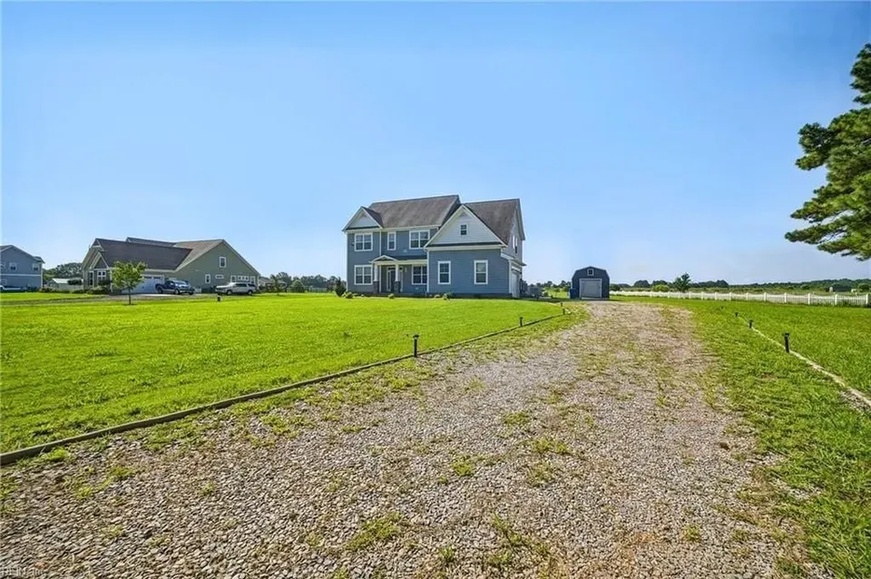 6 Bed 4 Bath Modern Contemporary Residence in Chesapeake, VA - 3