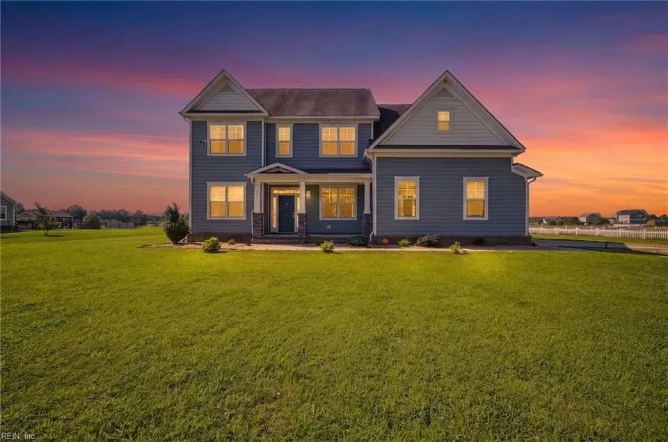 6 Bed 4 Bath Modern Contemporary Residence in Chesapeake, VA - 4