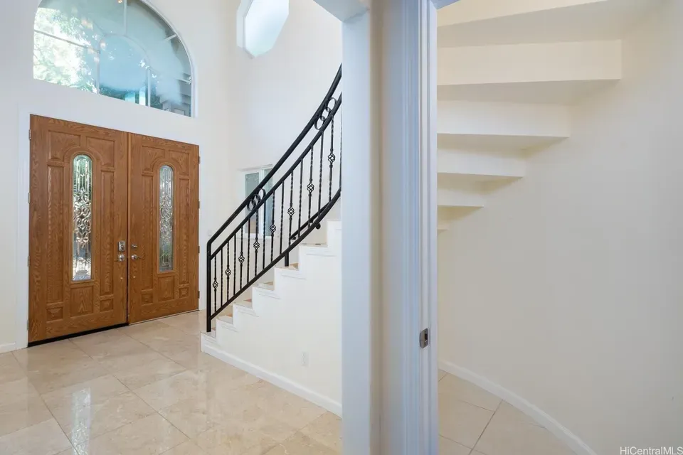 6 Bed 4 Bath Multi-Unit Residential Property in Honolulu, HI - 3