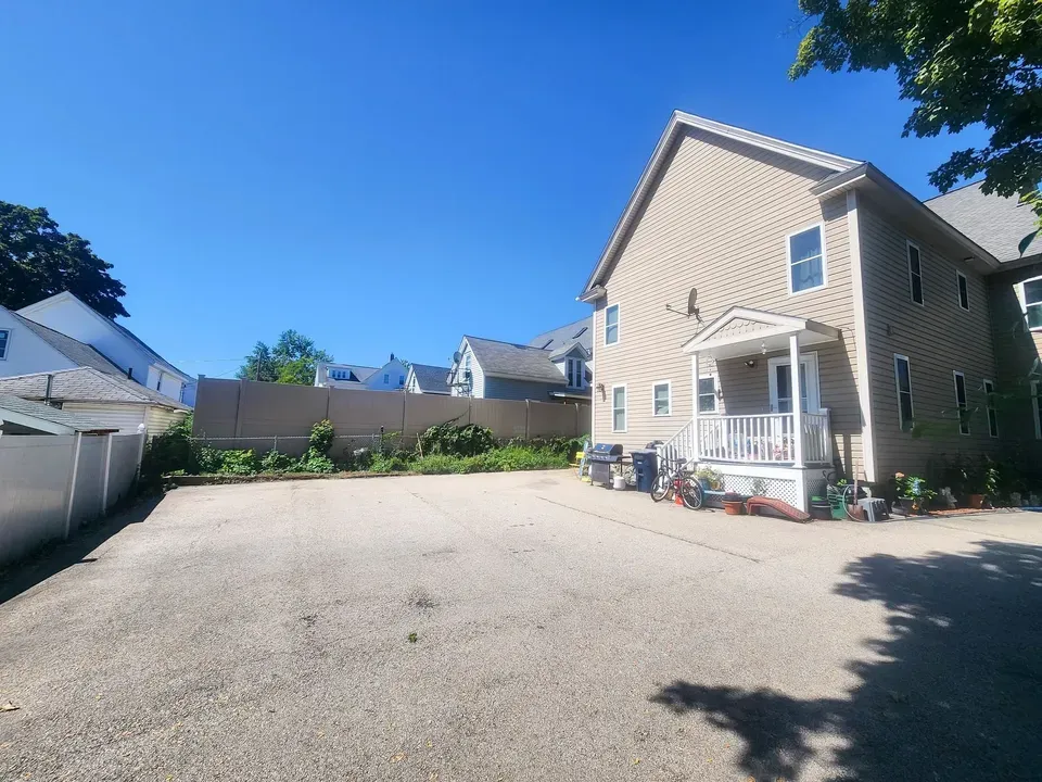 6 Bed 4 Bath Multi-Unit Residential Property in Nashua, NH - 4