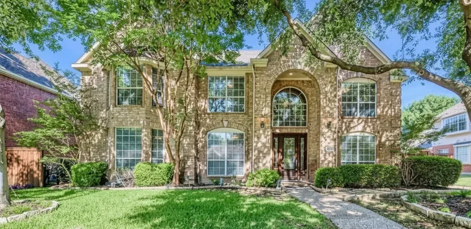 6 Bed 4 Bath Traditional Suburban Family Home in Allen, TX - 1