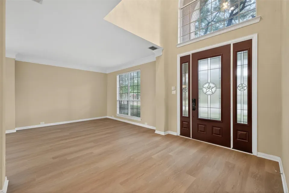 6 Bed 4 Bath Traditional Suburban Family Home in Allen, TX - 2
