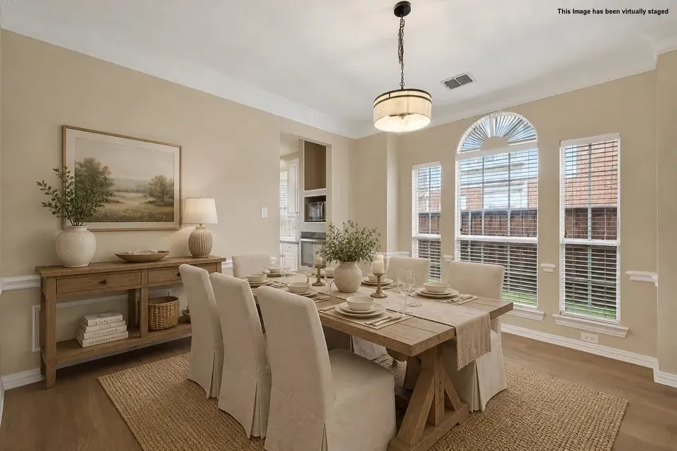 6 Bed 4 Bath Traditional Suburban Family Home in Allen, TX - 3