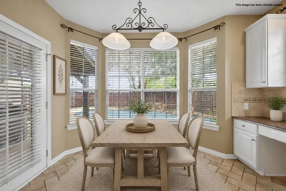 6 Bed 4 Bath Traditional Suburban Family Home in Allen, TX - 5