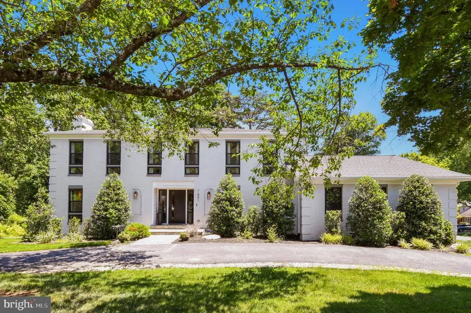 6 Bed 4 Bath Traditional Suburban Family Home in Bethesda, MD - 1