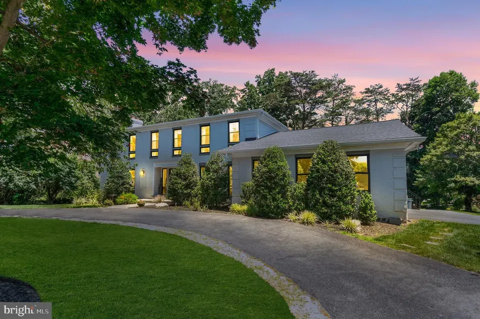 6 Bed 4 Bath Traditional Suburban Family Home in Bethesda, MD - 2