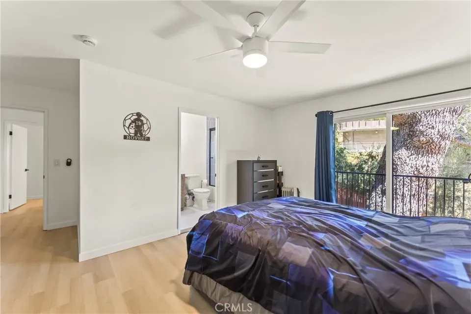 6 Bed 4 Bath Traditional Suburban Family Home in Los Angeles, CA - 5