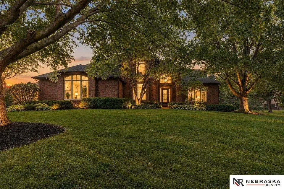 6 Bed 4 Bath Traditional Suburban Family Home in Omaha, NE - 1