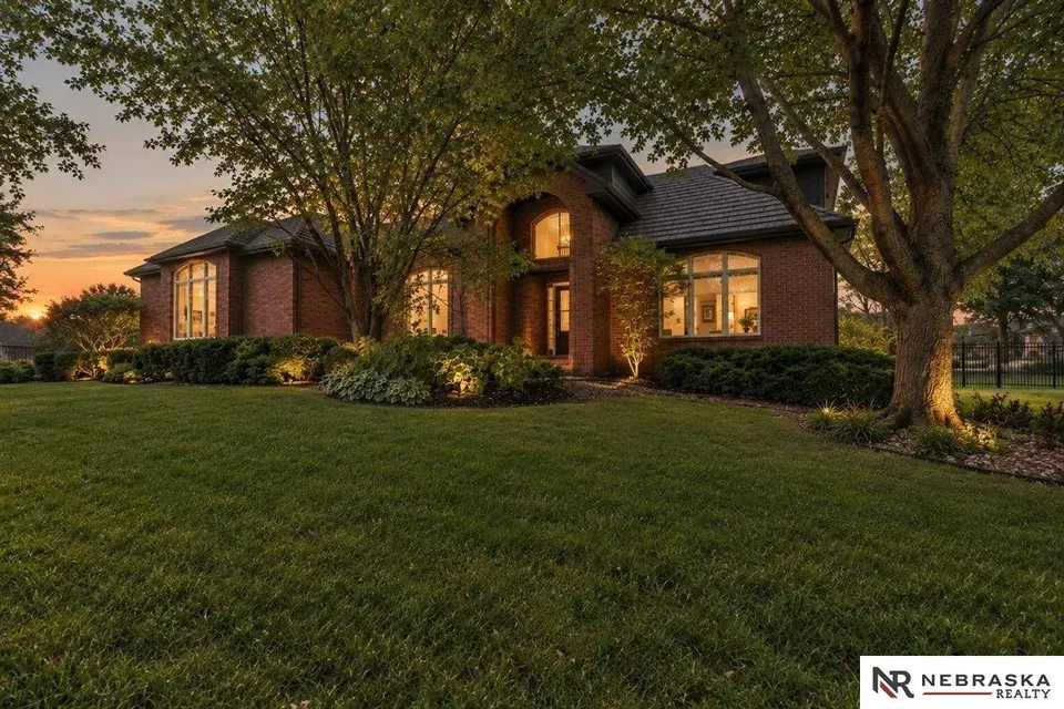 6 Bed 4 Bath Traditional Suburban Family Home in Omaha, NE - 2