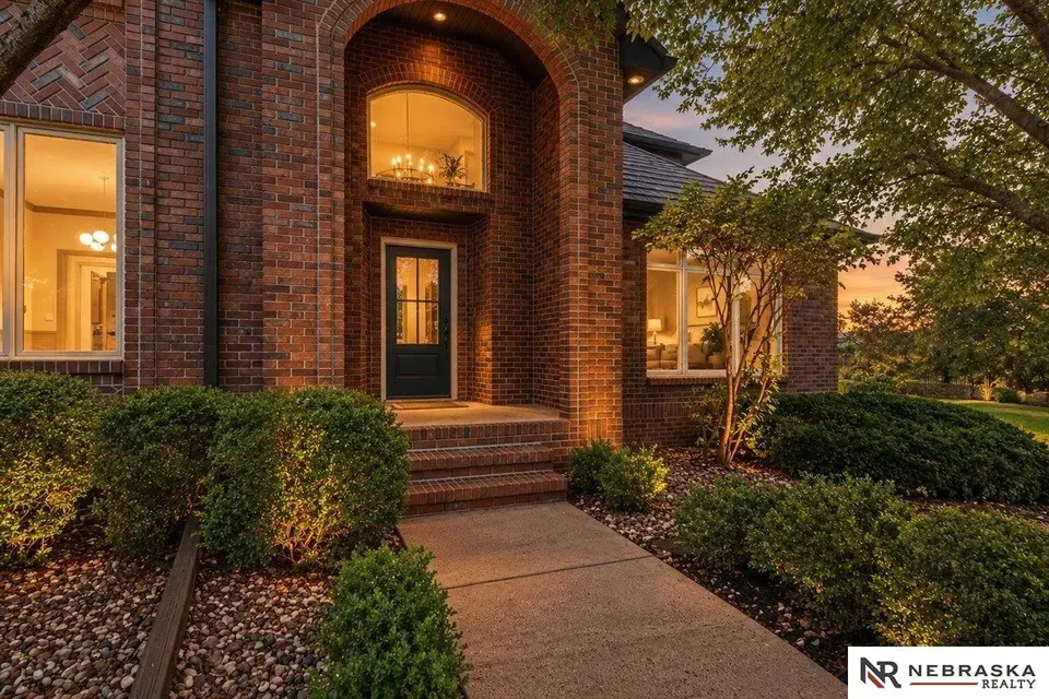 6 Bed 4 Bath Traditional Suburban Family Home in Omaha, NE - 3