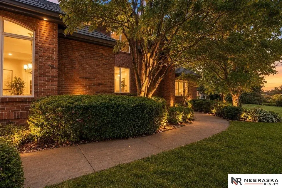 6 Bed 4 Bath Traditional Suburban Family Home in Omaha, NE - 4