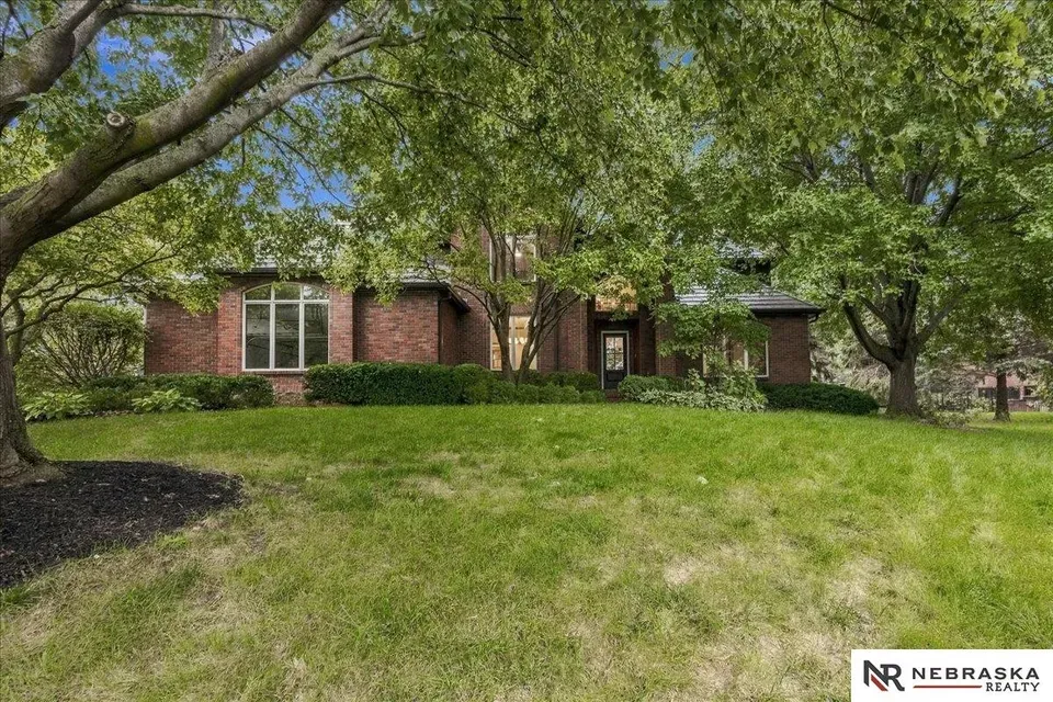 6 Bed 4 Bath Traditional Suburban Family Home in Omaha, NE - 5
