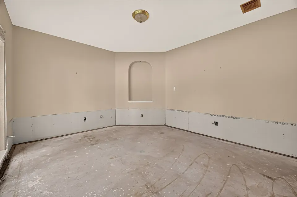 6 Bed 4 Bath Traditional Suburban Family Home in Pearland, TX - 4