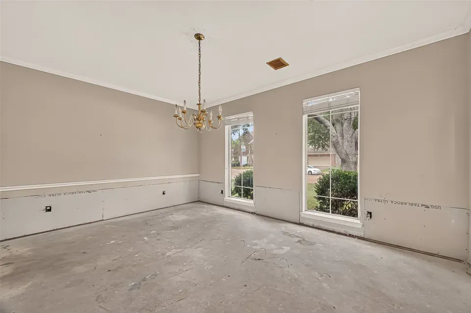 6 Bed 4 Bath Traditional Suburban Family Home in Pearland, TX - 5