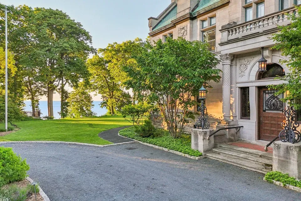 6 Bed 5 Bath Classic Historic Era Home in Milwaukee, WI - 1