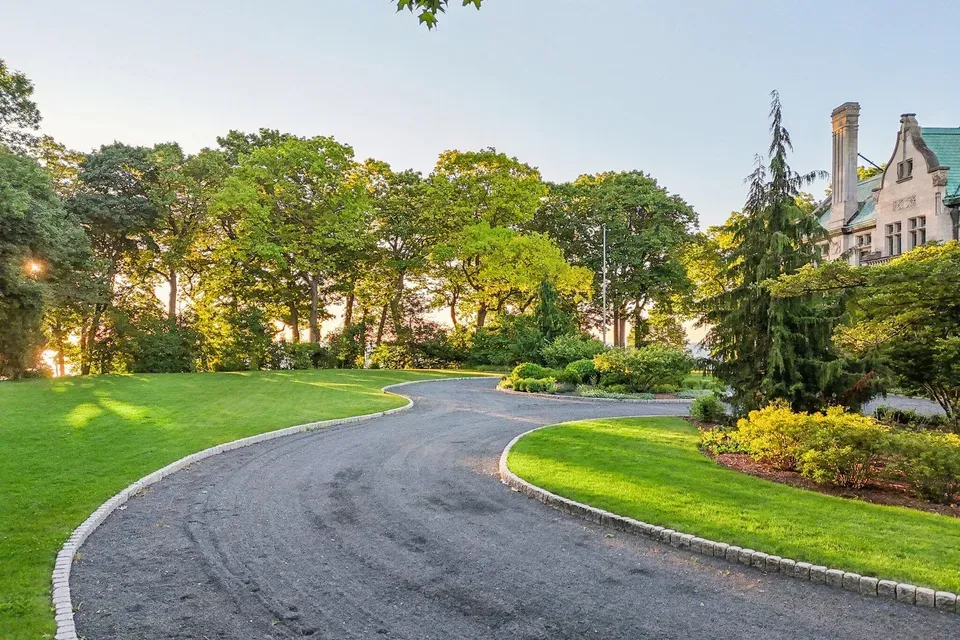 6 Bed 5 Bath Classic Historic Era Home in Milwaukee, WI - 2