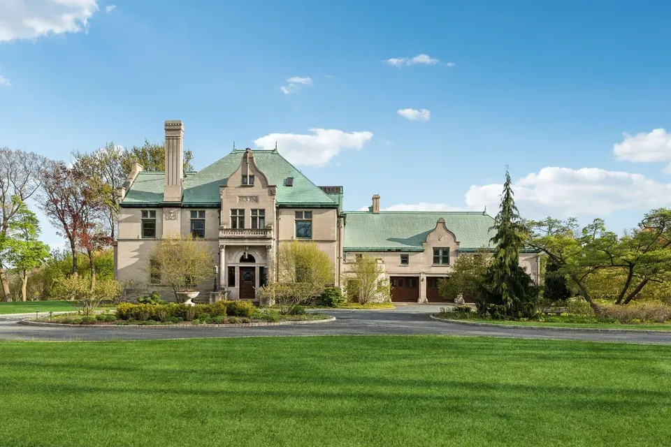 6 Bed 5 Bath Classic Historic Era Home in Milwaukee, WI - 3