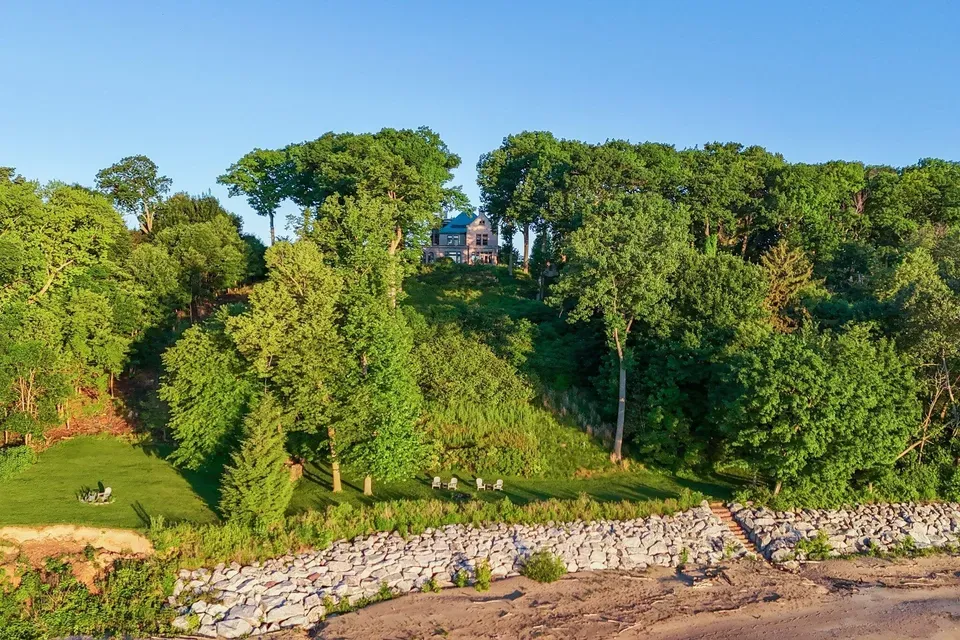 6 Bed 5 Bath Classic Historic Era Home in Milwaukee, WI - 4
