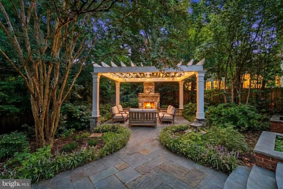 6 Bed 5 Bath Established Contemporary Home in Bethesda, MD - 2
