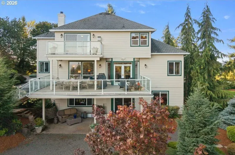 6 Bed 5 Bath Established Contemporary Home in Hillsboro, OR - 2