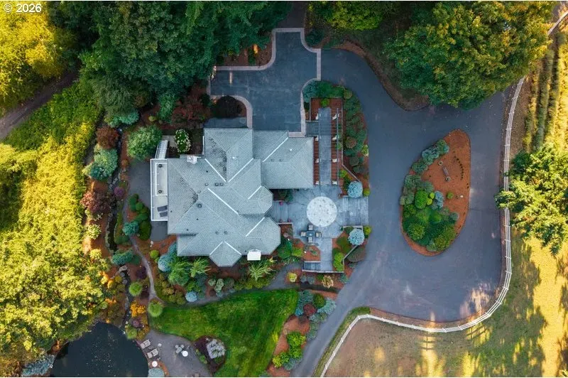 6 Bed 5 Bath Established Contemporary Home in Hillsboro, OR - 3