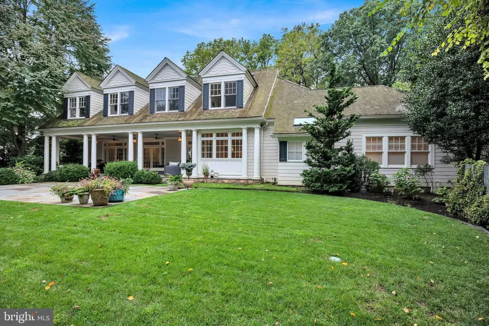 6 Bed 5 Bath Traditional Suburban Family Home in Bethesda, MD - 3