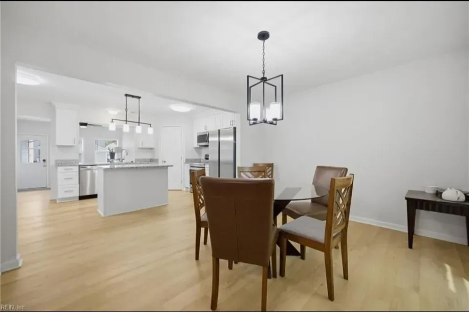 6 Bed 5 Bath Traditional Suburban Family Home in Norfolk, VA - 4