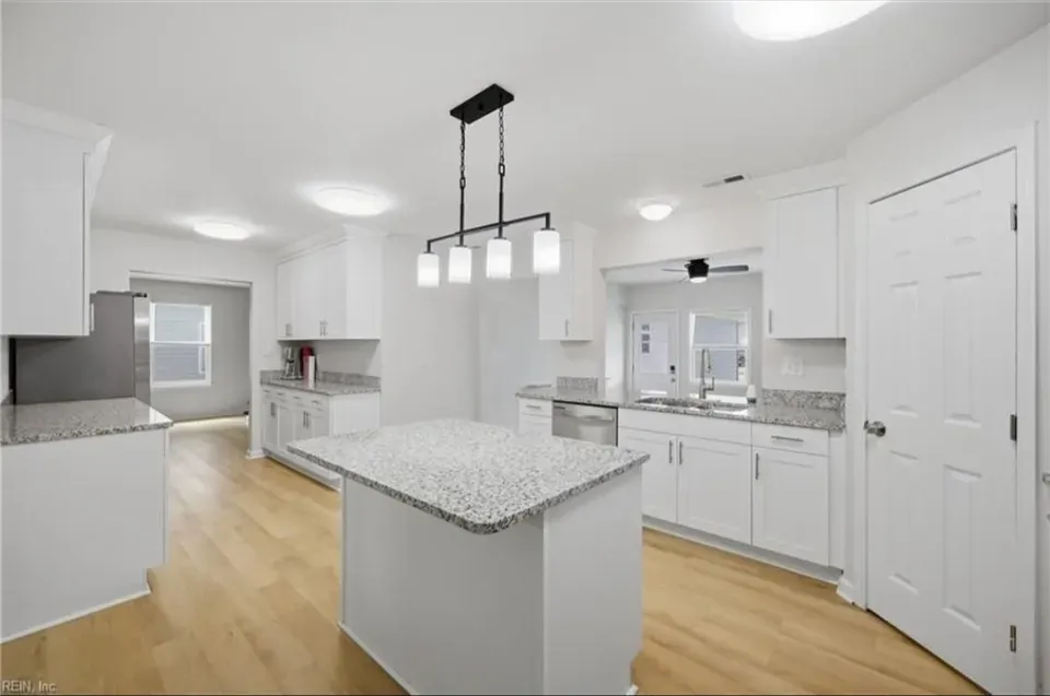 6 Bed 5 Bath Traditional Suburban Family Home in Norfolk, VA - 5