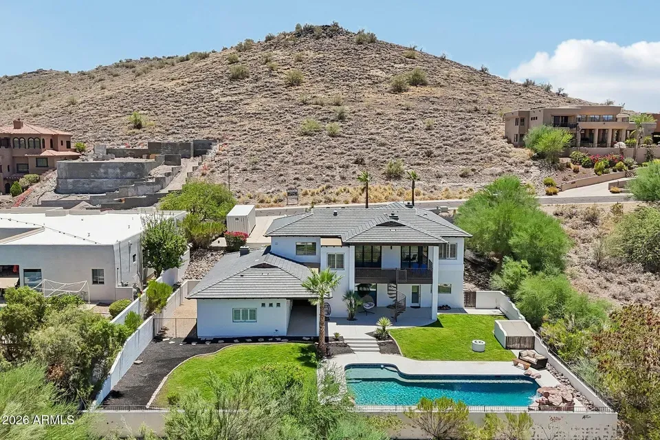 6 Bed 5 Bath Traditional Suburban Family Home in Phoenix, AZ - 3