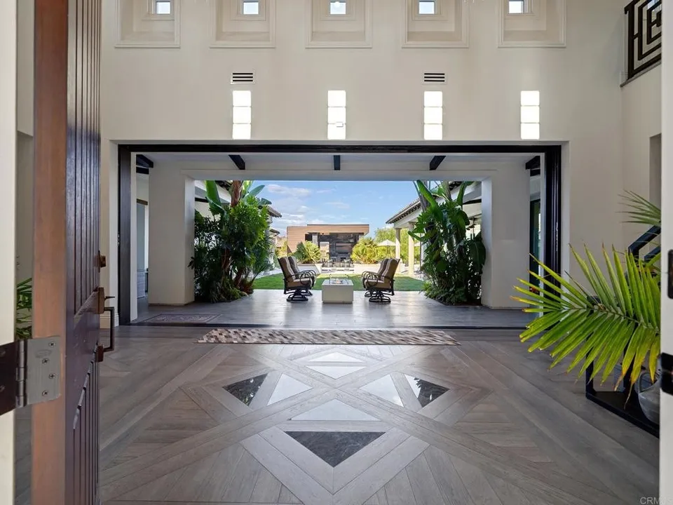 Interior view 3